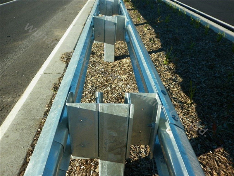   Оцинкованные стальные стойки для системы защиты от сбоев 